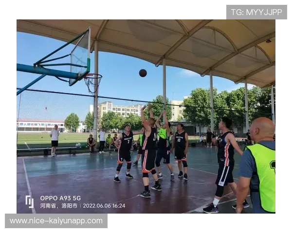 世界篮球联赛在青少年推广中增加职业规划与教育结合的支持项目