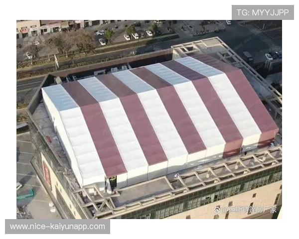 多国在安置点修建简易球场与运动空间 多国在安置点修建简易球场与运动空间